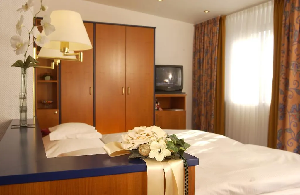 Hotel Spiegel Kolonia 4*,